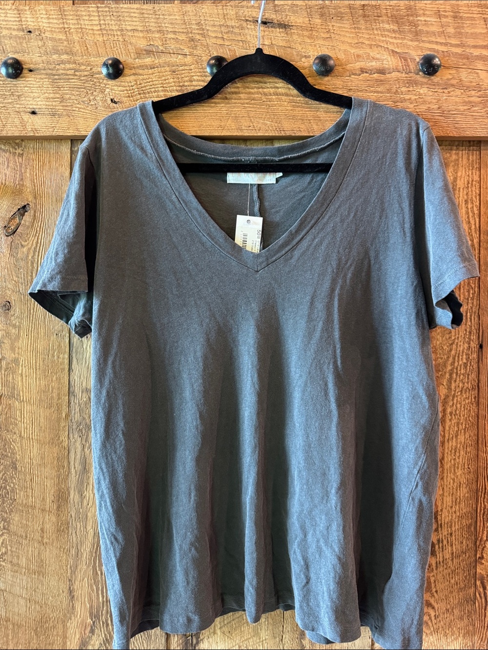 LACAUSA Women's V-Neck Short Sleeve Tee - Charcoal